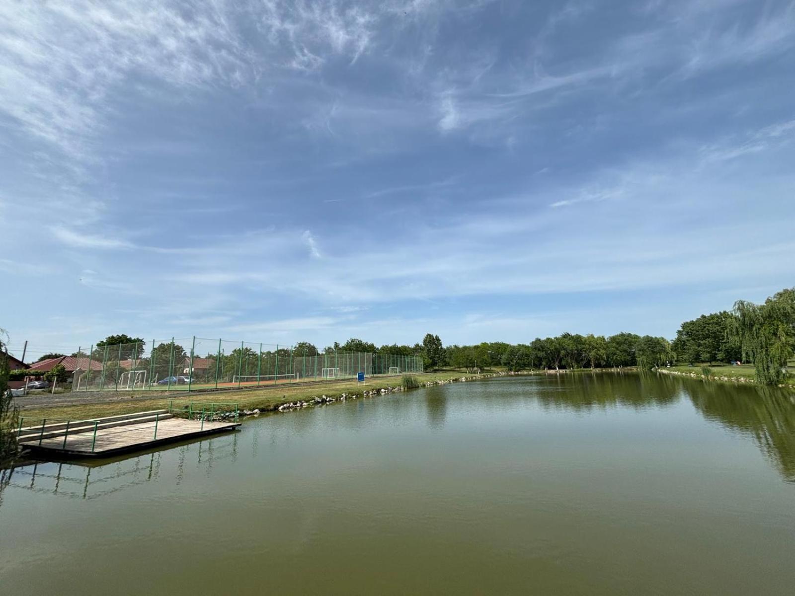 Conacul De Pe Lac Sagu 外观 照片